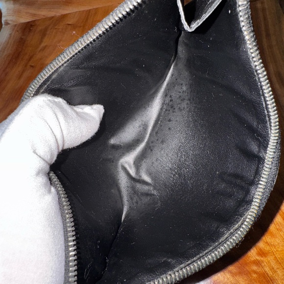 Louis Vuitton Pochette Félicie Insert damier
Black Leather 2010 - Picture 9 of 15